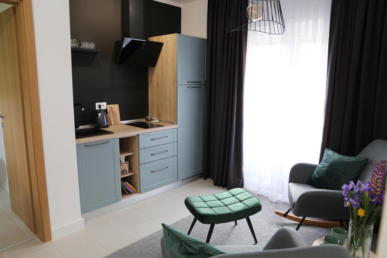 Flora Studio Apartments Korenica Esterno foto