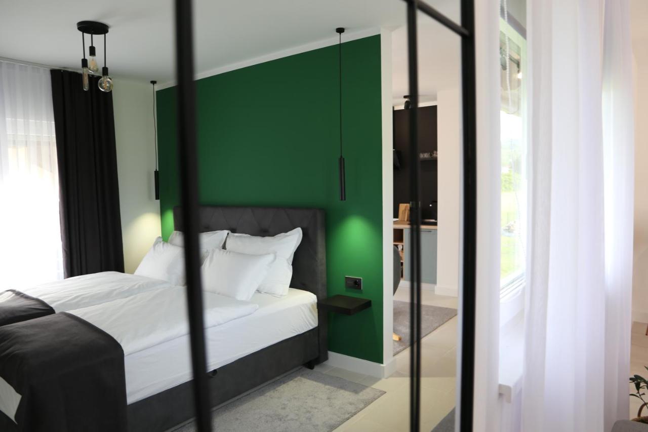 Flora Studio Apartments Korenica Esterno foto