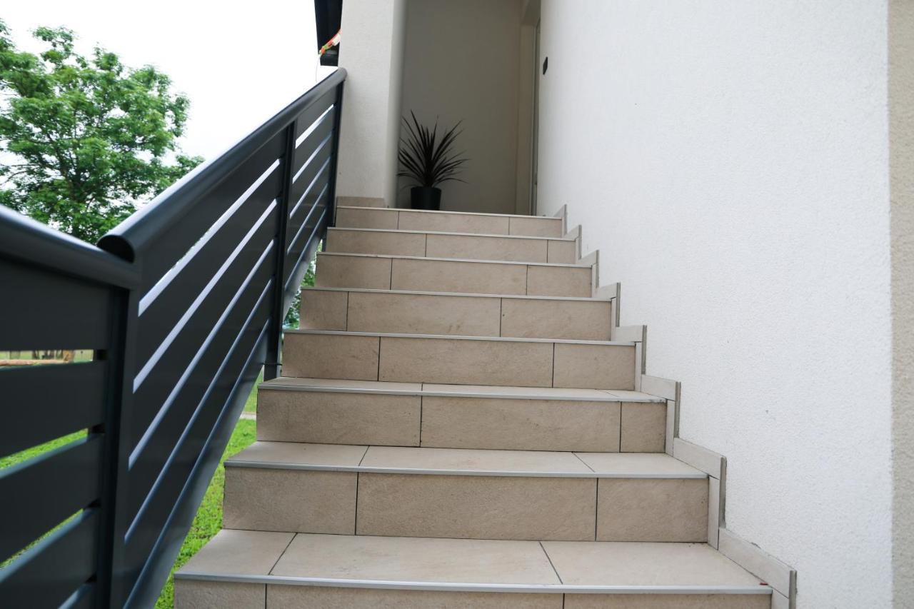 Flora Studio Apartments Korenica Esterno foto