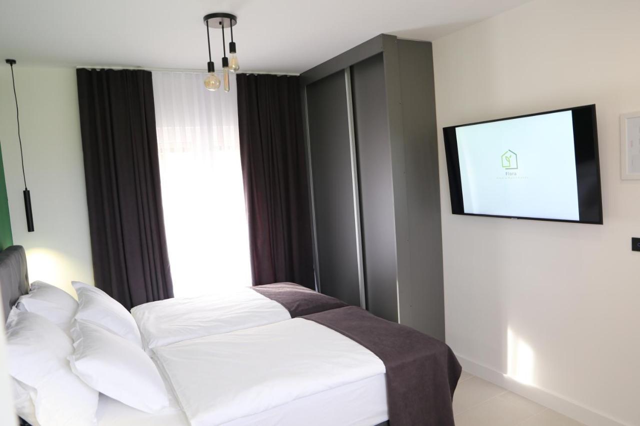 Flora Studio Apartments Korenica Esterno foto