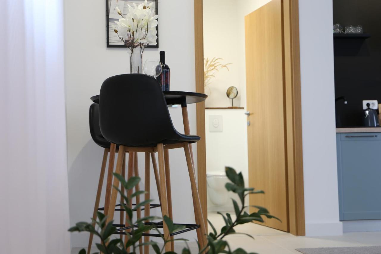 Flora Studio Apartments Korenica Esterno foto