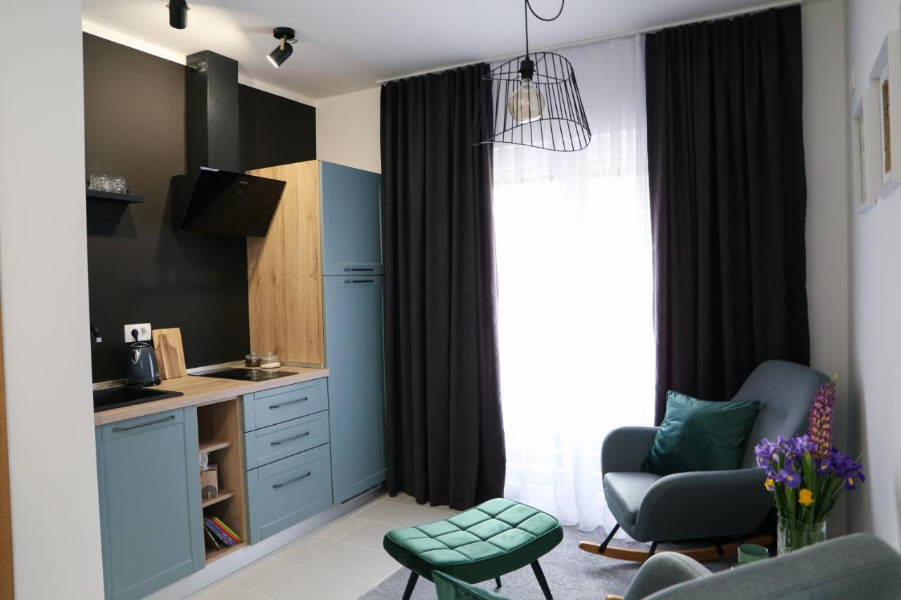 Flora Studio Apartments Korenica Esterno foto