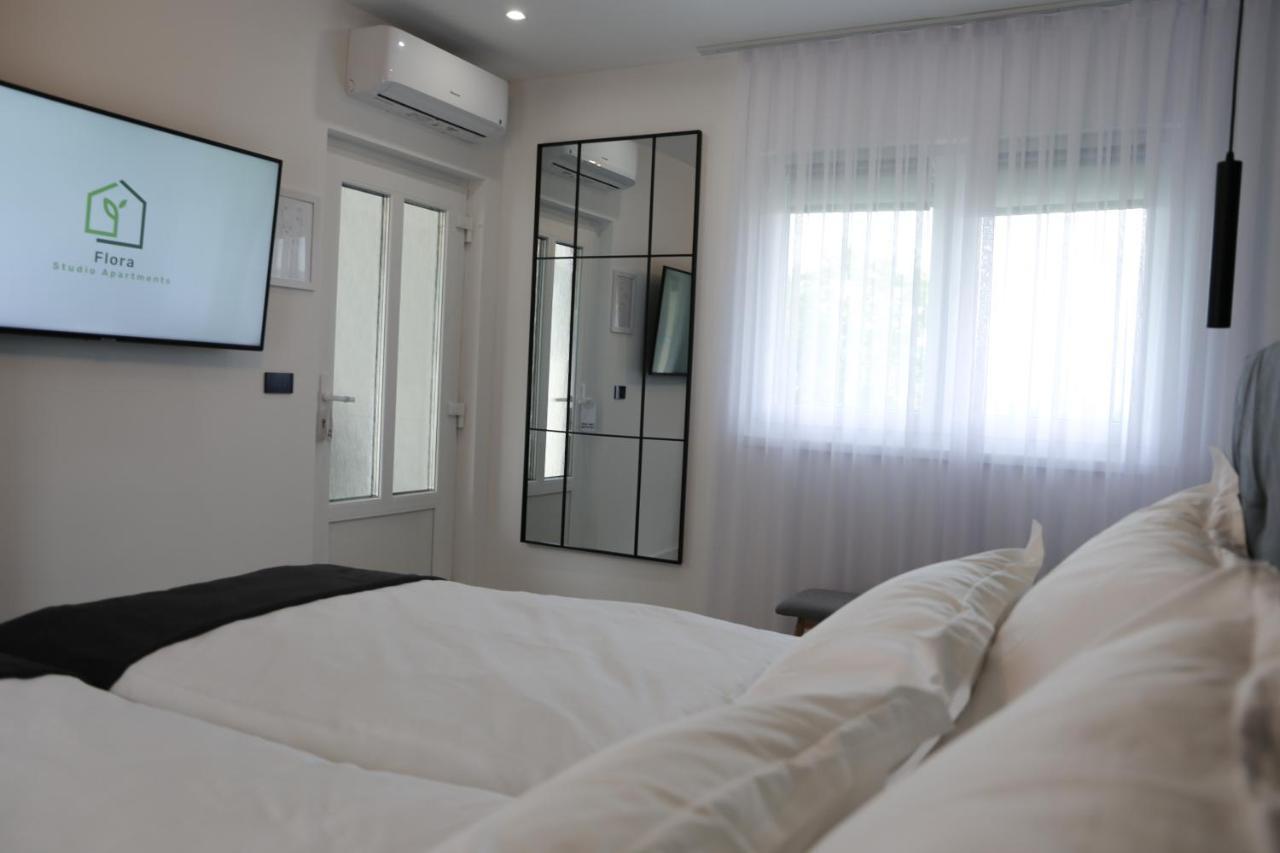 Flora Studio Apartments Korenica Esterno foto